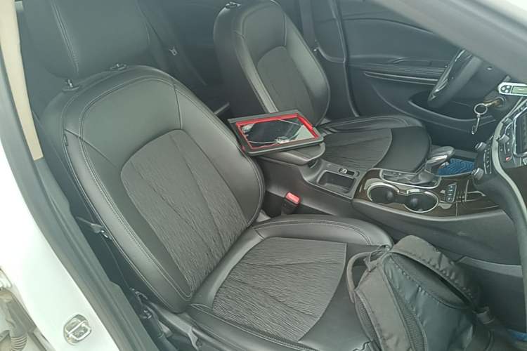 Used Buick Verano 2019 Sedan 20T Dual-Clutch Leading Model Right Front Seat