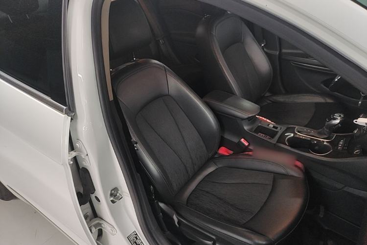 Used Buick Verano 2019 Sedan 20T Dual-Clutch Leading Model Right Front Seat