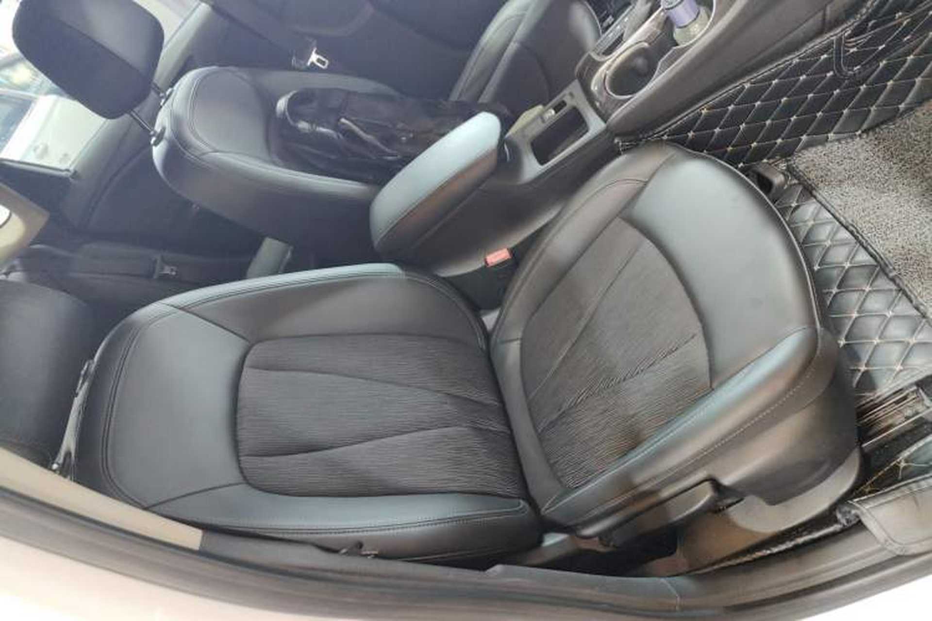 Used Buick Verano 2019 Sedan 20T Dual-Clutch Leading Model Right Front Seat