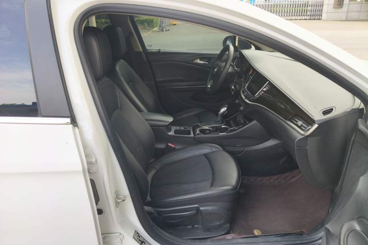 Used Buick Verano 2019 Sedan 20T Dual-Clutch Leading Model Right Front Seat