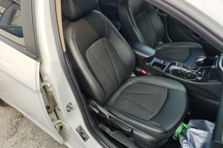 Used Buick Verano 2019 Sedan 20T Dual-Clutch Leading Model Right Front Seat