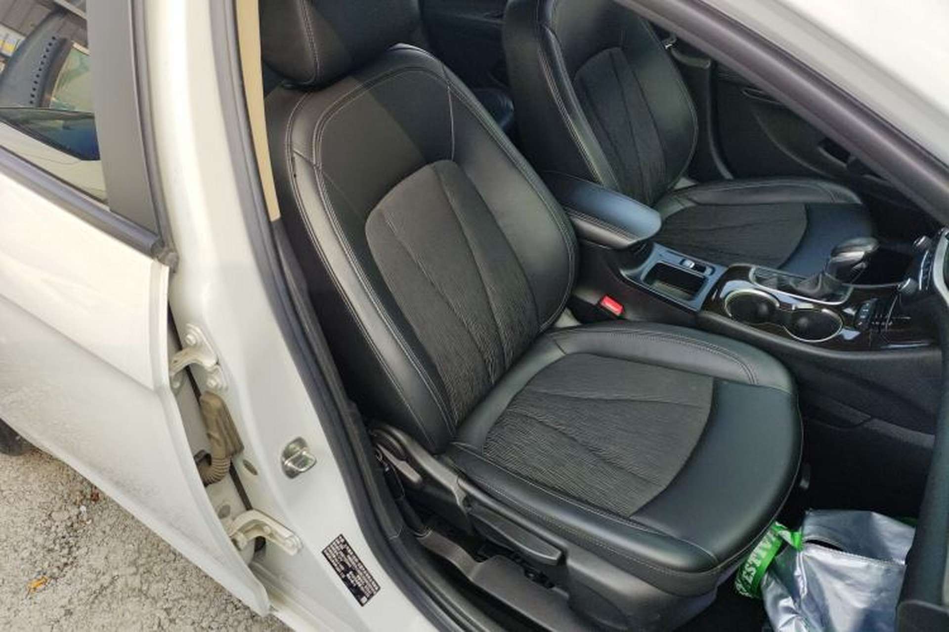 Used Buick Verano 2019 Sedan 20T Dual-Clutch Leading Model Right Front Seat