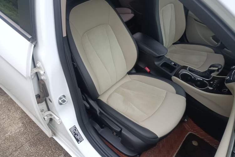 Used Buick Verano 2019 Sedan 15S Automatic Leading Model Right Front Seat