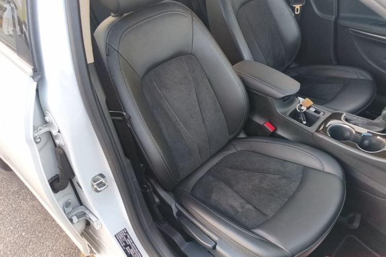 Used Buick Verano 2019 Sedan 20T Dual-Clutch Elite Model Right Front Seat