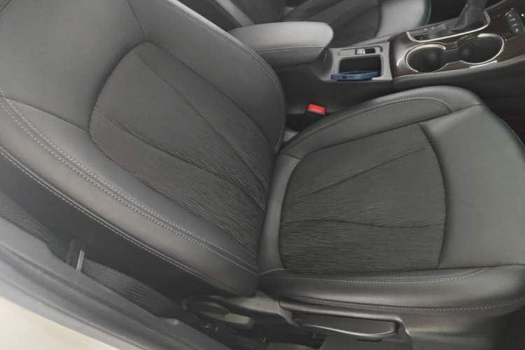 Used Buick Verano 2019 Sedan 20T Dual-Clutch Leading Model Right Front Seat