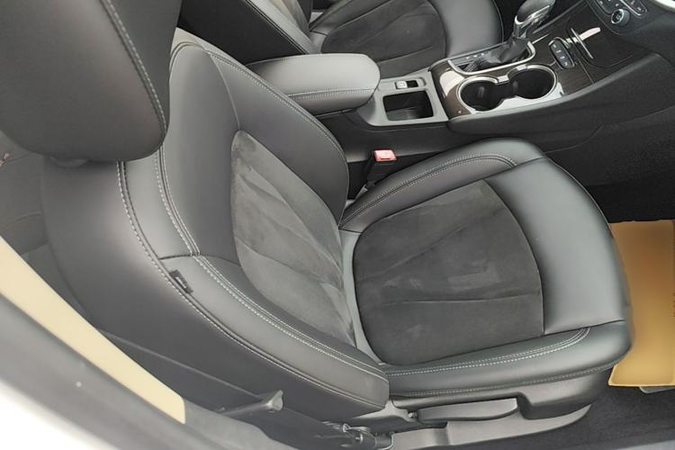 Used Buick Verano 2019 Sedan 20T Dual-Clutch Elite Model Right Front Seat