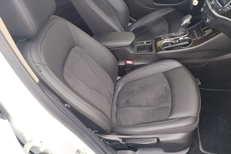 Used Buick Verano 2019 Sedan 20T Dual-Clutch Elite Model Right Front Seat