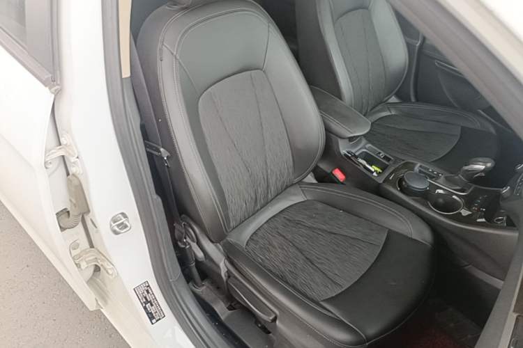Used Buick Verano 2019 Sedan 20T Dual-Clutch Leading Model Right Front Seat