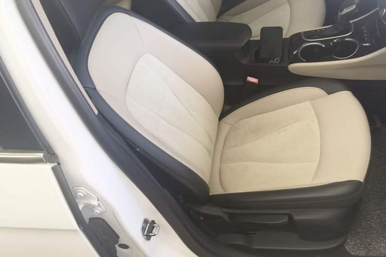 Used Buick Verano 2019 Sedan 15S Automatic Leading Model Right Front Seat
