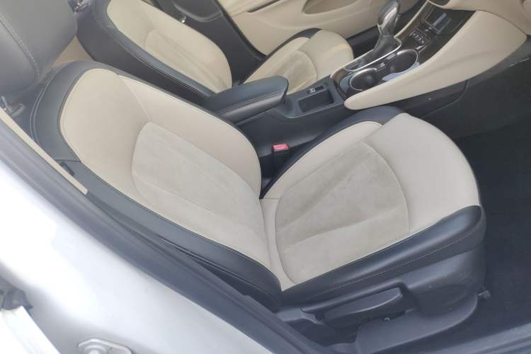 Used Buick Verano 2019 Sedan 15S Automatic Leading Model Right Front Seat