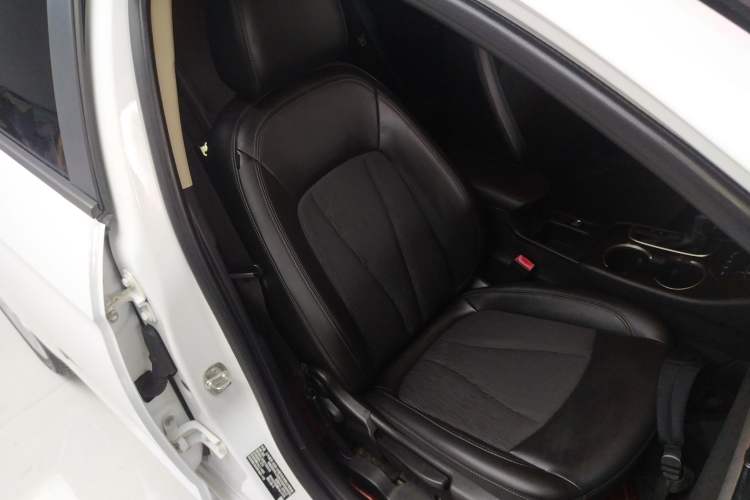 Used Buick Verano 2019 Sedan 20T Dual-Clutch Leading Model Right Front Seat
