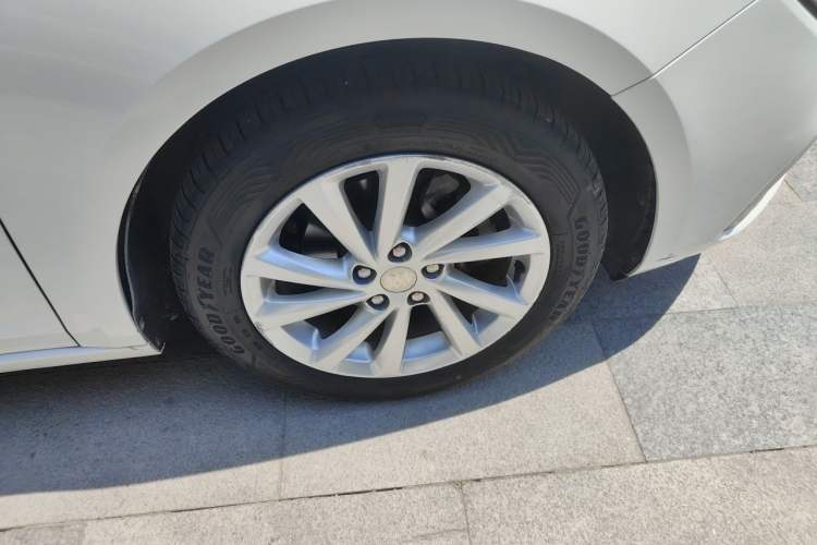 Used Buick Verano 2019 Sedan 15S Automatic Leading Model Right Front Wheel Hub