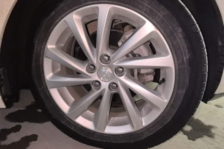 Used Buick Verano 2019 Sedan 15S Automatic Leading Model Right Front Wheel Hub