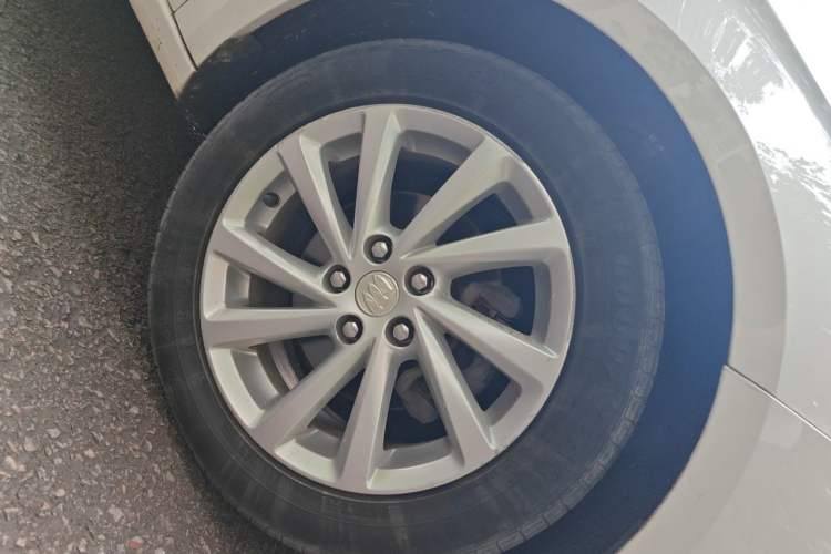 Used Buick Verano 2019 Sedan 15S Automatic Leading Model Right Front Wheel Hub