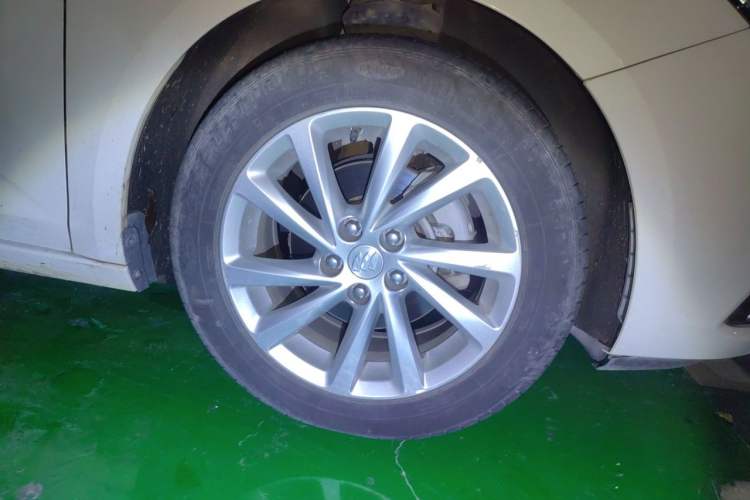 Used Buick Verano 2019 Sedan 15S Automatic Leading Model Right Front Wheel Hub