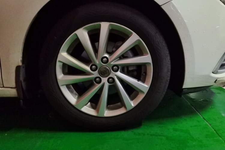 Used Buick Verano 2019 Sedan 15S Automatic Leading Model Right Front Wheel Hub