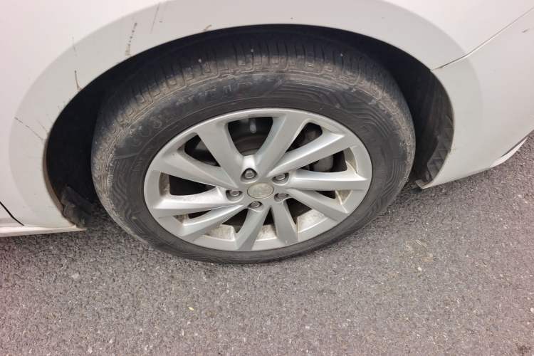 Used Buick Verano 2019 Sedan 15S Automatic Leading Model Right Front Wheel Hub