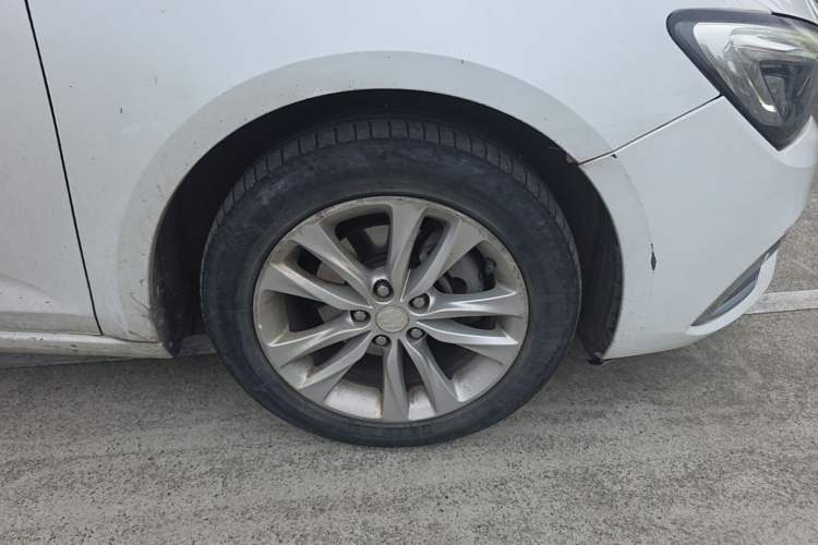 Used Buick Verano 2019 Sedan 20T Dual-Clutch Leading Model Right Front Wheel Hub