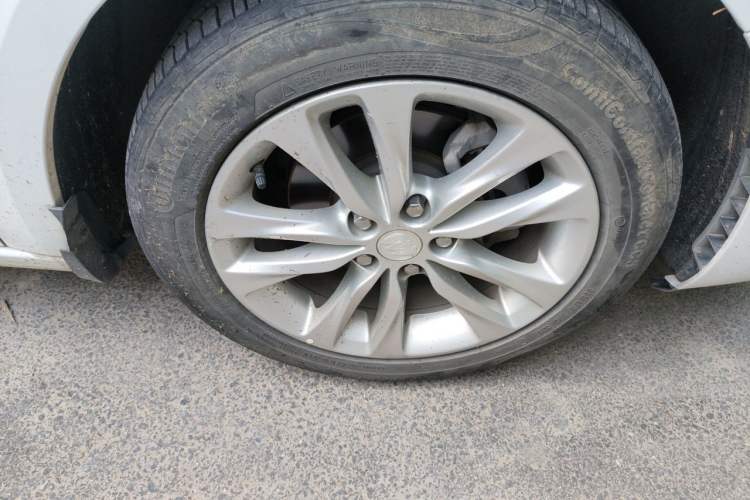 Used Buick Verano 2019 Sedan 20T Dual-Clutch Leading Model Right Front Wheel Hub