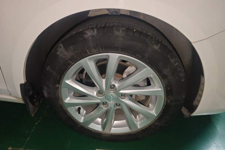 Used Buick Verano 2019 Sedan 15S Automatic Leading Model Right Front Wheel Hub