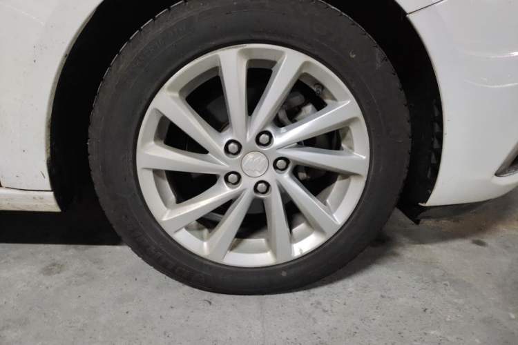 Used Buick Verano 2019 Sedan 15S Automatic Leading Model Right Front Wheel Hub