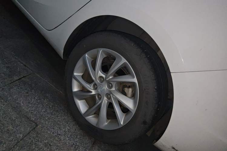 Used Buick Verano 2019 Hatchback 15S Automatic Leading Model Right Front Wheel Hub
