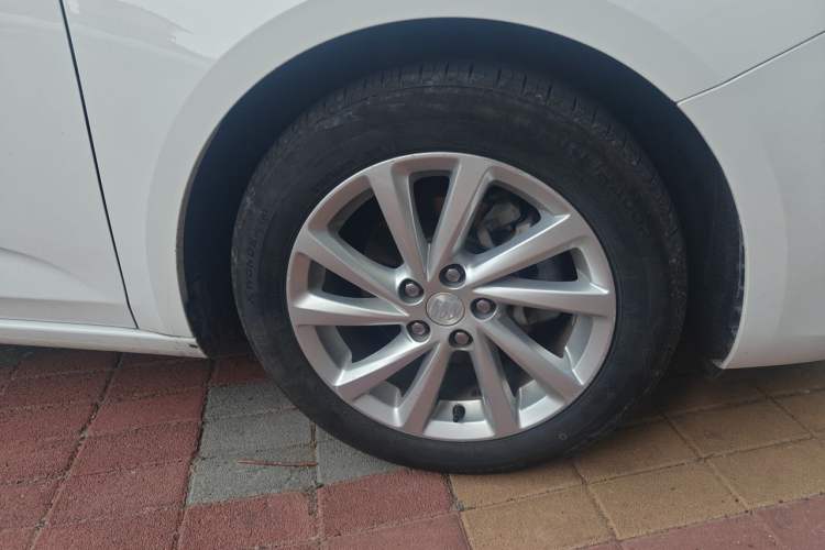 Used Buick Verano 2019 Sedan 15S Automatic Leading Model Right Front Wheel Hub