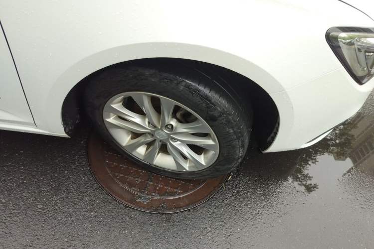 Used Buick Verano 2019 Sedan 20T Dual-Clutch Leading Model Right Front Wheel Hub