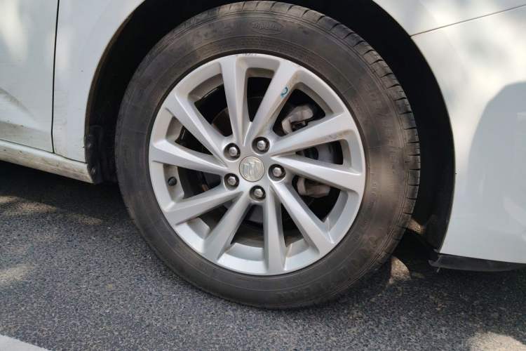 Used Buick Verano 2019 Sedan 15S Automatic Leading Model Right Front Wheel Hub