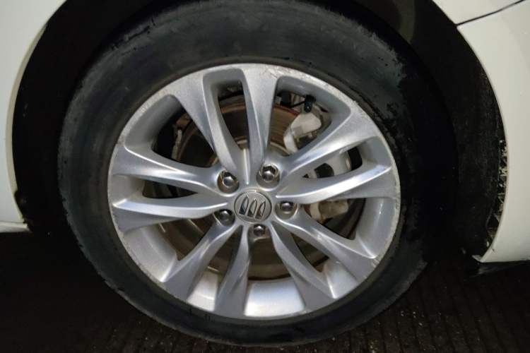 Used Buick Verano 2019 Sedan 20T Dual-Clutch Leading Model Right Front Wheel Hub