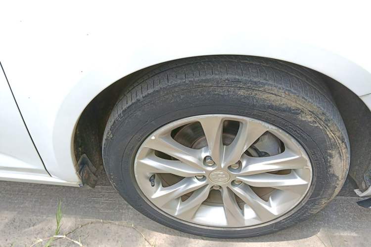 Used Buick Verano 2019 Sedan 20T Dual-Clutch Leading Model Right Front Wheel Hub