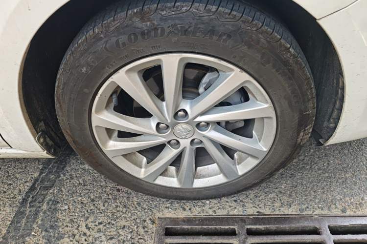 Used Buick Verano 2019 Sedan 15S Automatic Leading Model Right Front Wheel Hub