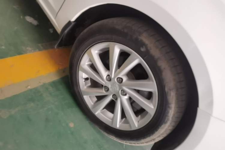 Used Buick Verano 2019 Sedan 15S Automatic Leading Model Right Front Wheel Hub