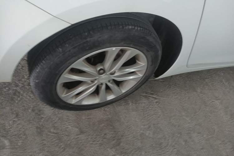 Used Buick Verano 2019 Sedan 20T Dual-Clutch Leading Model Right Front Wheel Hub