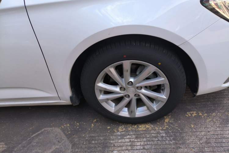 Used Buick Verano 2019 Sedan 15S Automatic Leading Model Right Front Wheel Hub