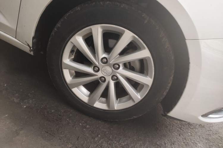 Used Buick Verano 2019 Sedan 15S Automatic Leading Model Right Front Wheel Hub