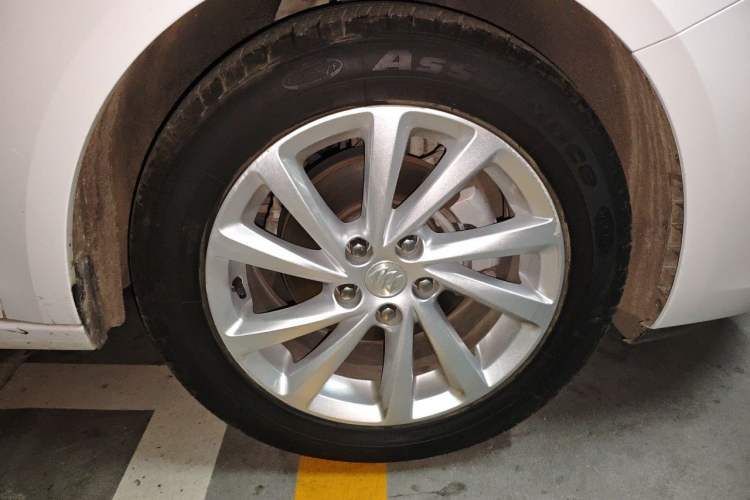 Used Buick Verano 2019 Sedan 15S Automatic Entry Model Right Front Wheel Hub