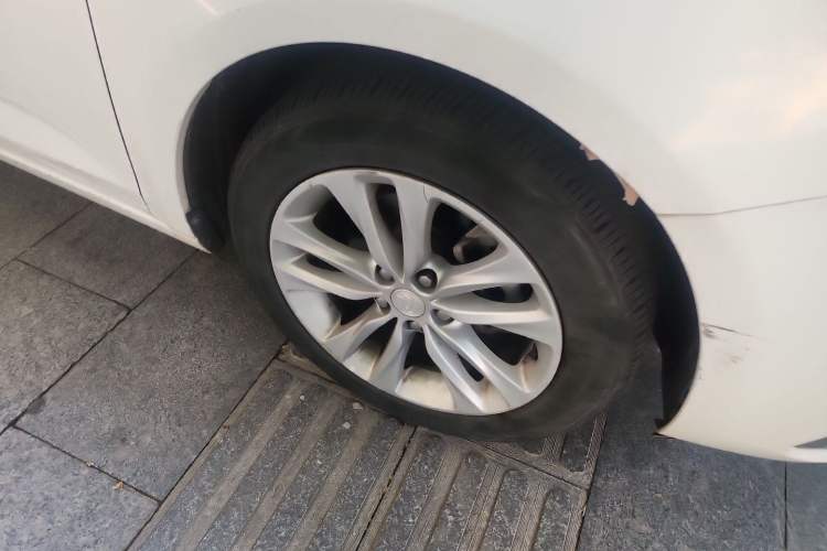 Used Buick Verano 2019 Sedan 20T Dual-Clutch Leading Model Right Front Wheel Hub