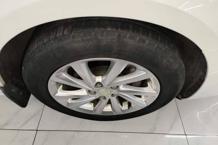 Used Buick Verano 2019 Sedan 15S Automatic Leading Model Right Front Wheel Hub