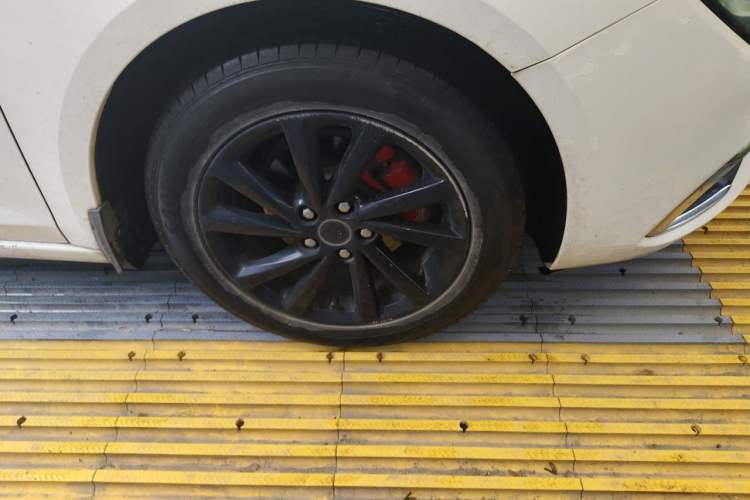 Used Buick Verano 2019 Sedan 15S Automatic Leading Model Right Front Wheel Hub