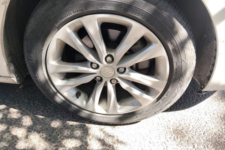 Used Buick Verano 2019 Sedan 20T Dual-Clutch Elite Model Right Front Wheel Hub