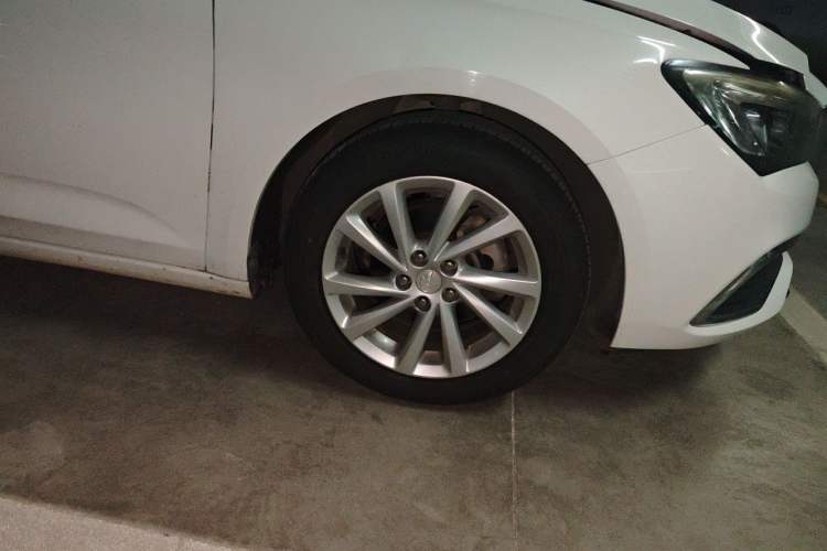 Used Buick Verano 2019 Sedan 15S Automatic Leading Model Right Front Wheel Hub