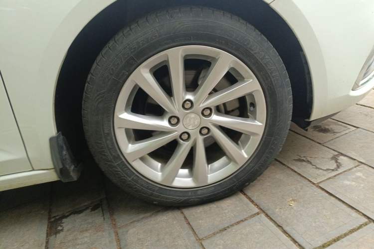 Used Buick Verano 2019 Sedan 15S Automatic Leading Model Right Front Wheel Hub