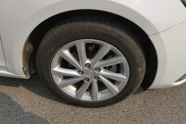 Used Buick Verano 2019 Sedan 15S Automatic Leading Model Right Front Wheel Hub
