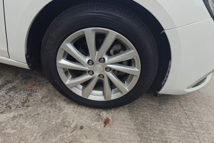 Used Buick Verano 2019 Sedan 15S Automatic Leading Model Right Front Wheel Hub