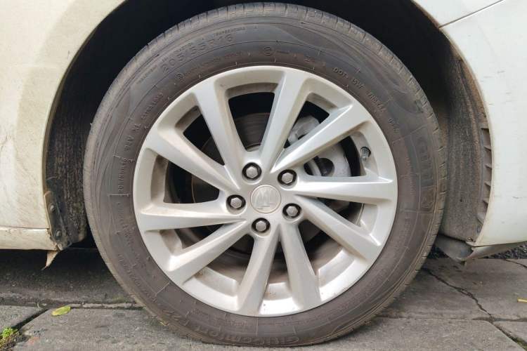 Used Buick Verano 2019 Sedan 15S Automatic Entry Model Right Front Wheel Hub
