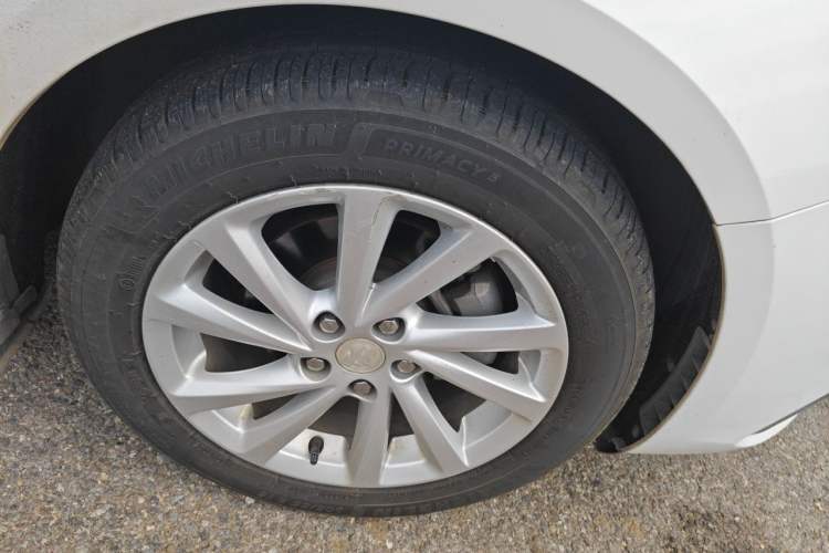 Used Buick Verano 2019 Sedan 15S Automatic Leading Model Right Front Wheel Hub