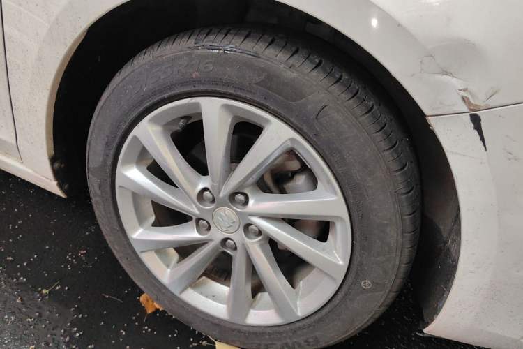 Used Buick Verano 2019 Sedan 15S Automatic Entry Model Right Front Wheel Hub