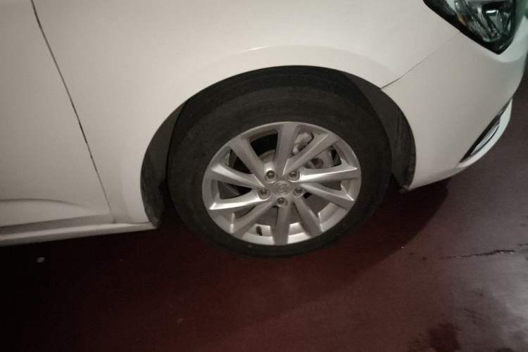 Used Buick Verano 2019 Sedan 15S Automatic Leading Model Right Front Wheel Hub