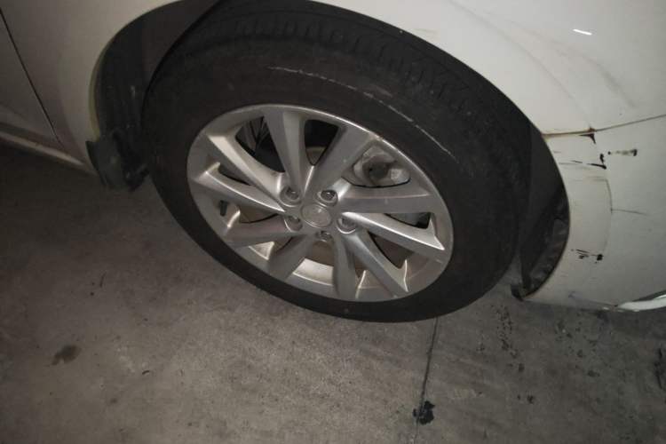 Used Buick Verano 2019 Sedan 15S Automatic Leading Model Right Front Wheel Hub
